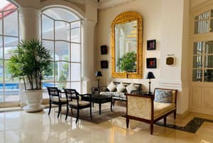 thumbnail: Interior entrance