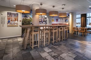 thumbnail: Bar (on property)