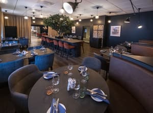 thumbnail: Restaurant