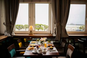 thumbnail: Breakfast area