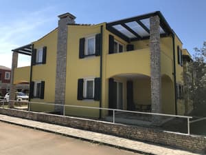 thumbnail: Front of property