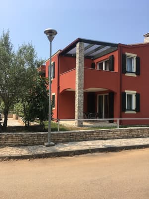 thumbnail: Front of property