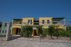 thumbnail: Front of property