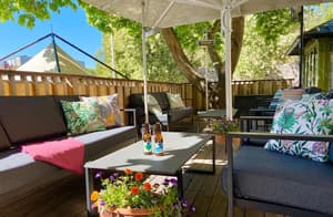 thumbnail: Outdoor dining