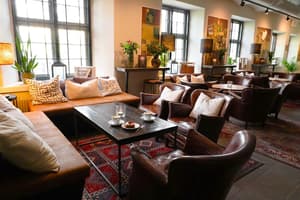 thumbnail: Bar (on property)