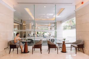 thumbnail: Lobby sitting area