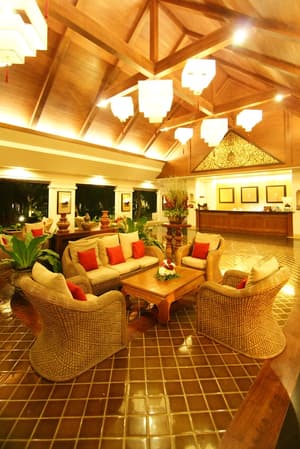 thumbnail: Lobby sitting area