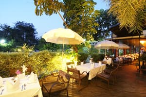 thumbnail: Outdoor dining