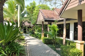 thumbnail: Property grounds