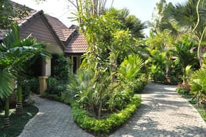 thumbnail: Property grounds