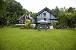 thumbnail: Front of property
