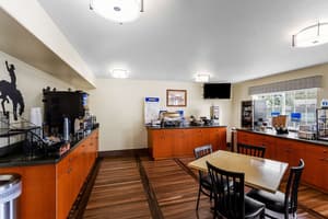 thumbnail: Breakfast area