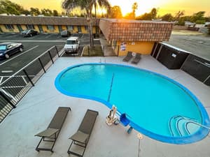 thumbnail: Pool