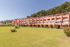 thumbnail: Exterior detail