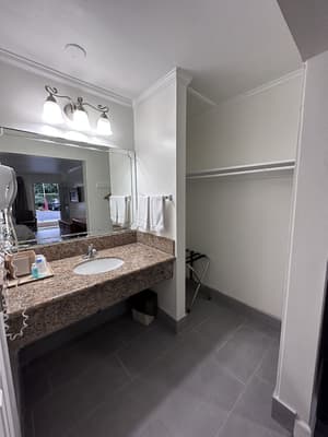 thumbnail: Bathroom sink