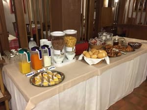 thumbnail: Breakfast area