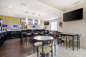 thumbnail: Breakfast area