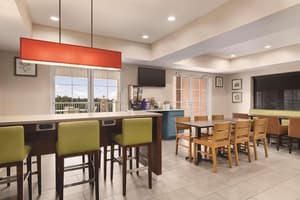 thumbnail: Breakfast area