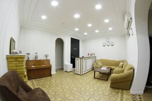 thumbnail: Lobby sitting area