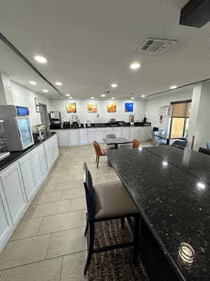 thumbnail: Breakfast area