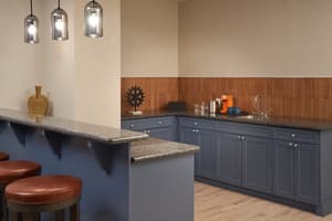 thumbnail: Bar (on property)