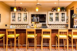 thumbnail: Bar (on property)