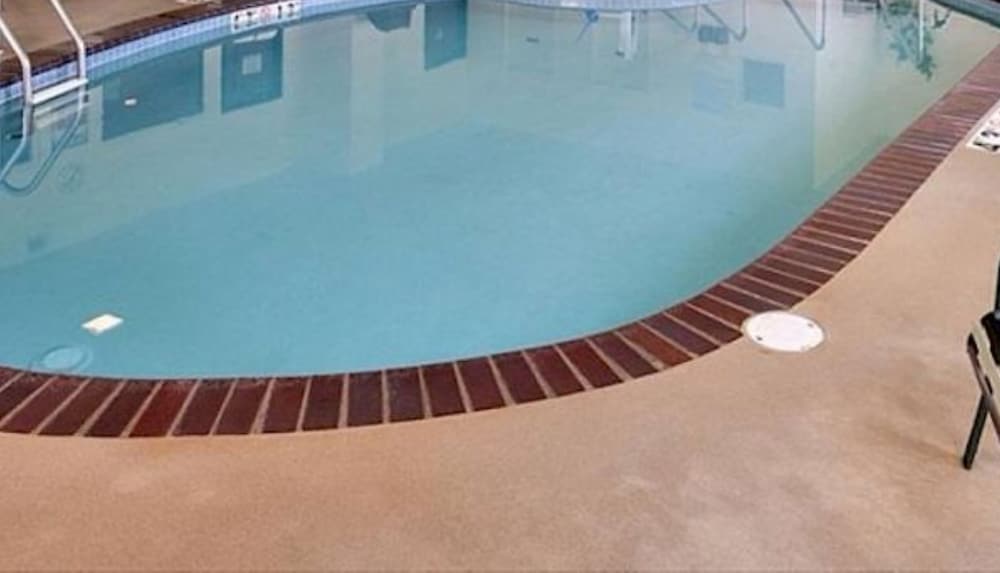 Indoor/outdoor pool