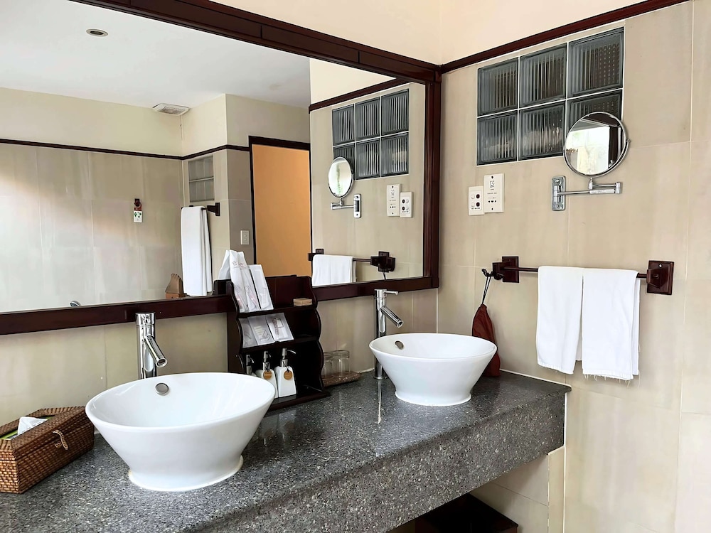 Bathroom amenities