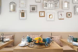 thumbnail: Breakfast area