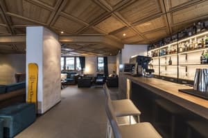 thumbnail: Bar (on property)