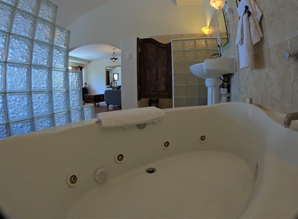 Private spa tub