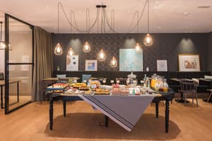 thumbnail: Breakfast area