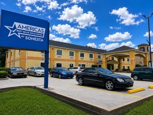 thumbnail: Front of property