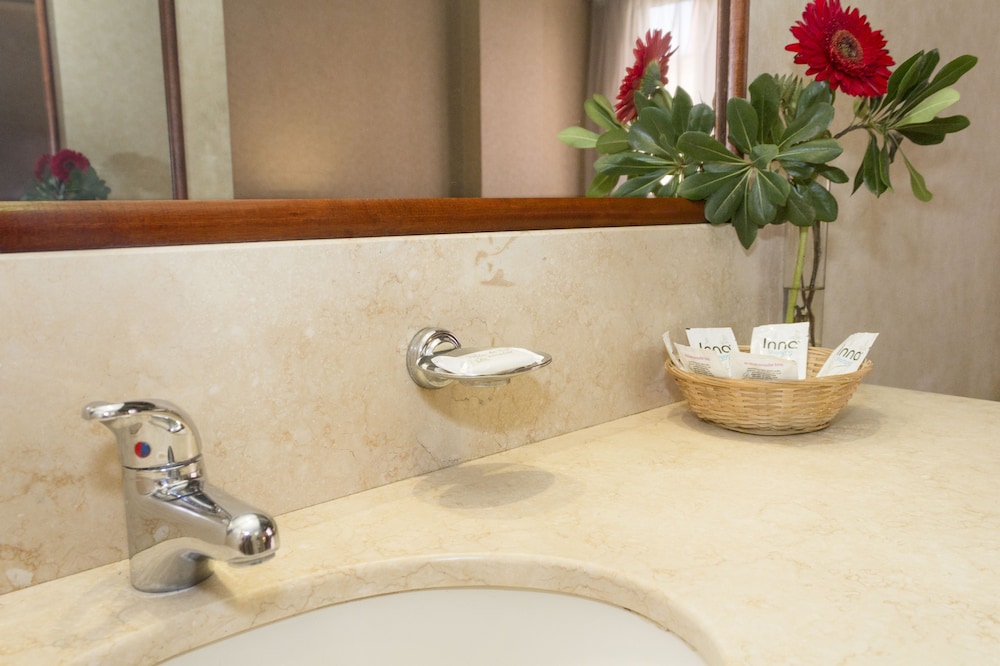 Deep soaking bathtub