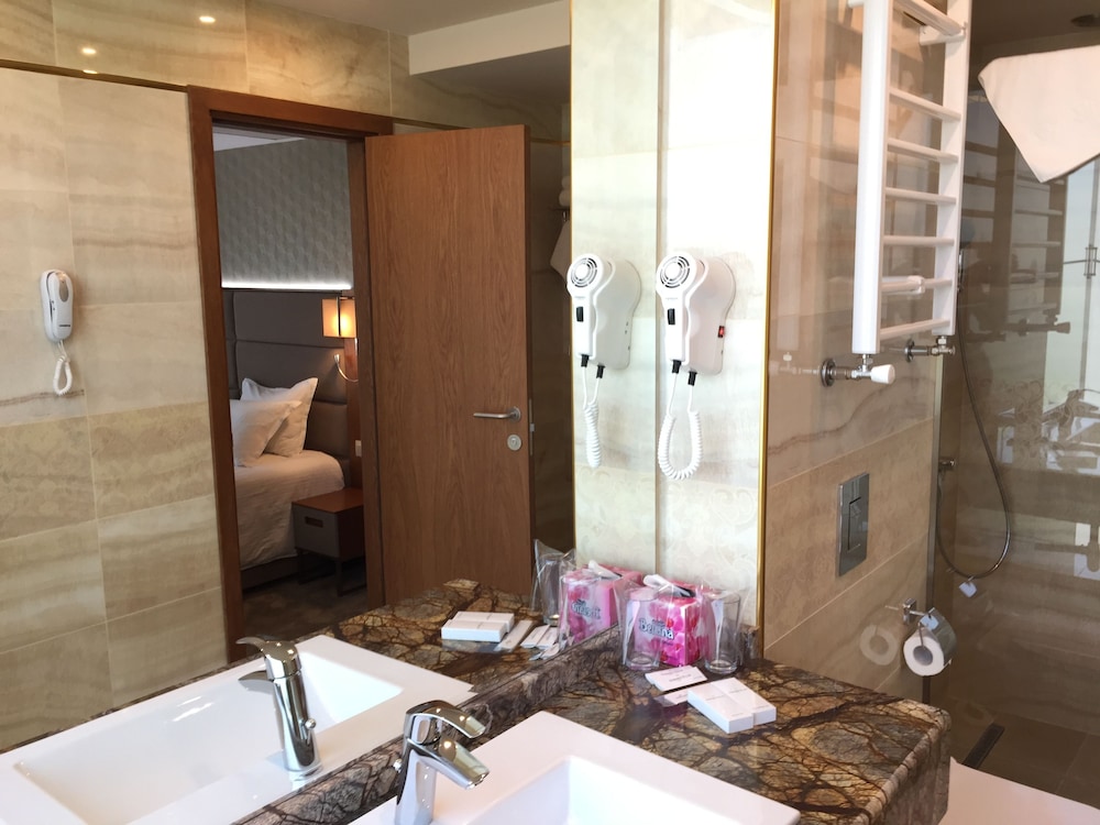 Bathroom sink