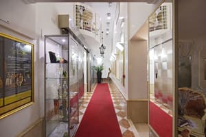 thumbnail: Interior entrance