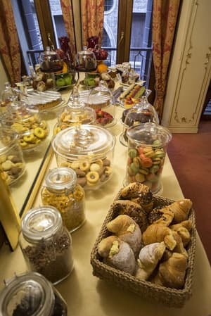thumbnail: Breakfast area