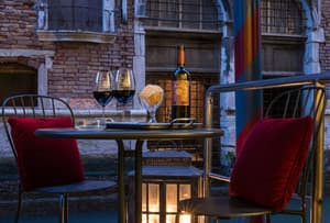 thumbnail: Outdoor dining