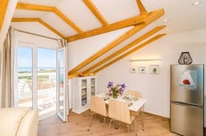 thumbnail: Dining room