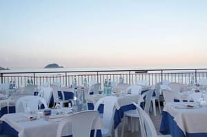thumbnail: Outdoor dining