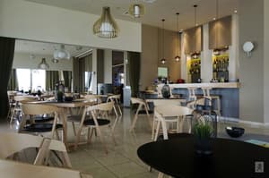 thumbnail: Bar (on property)