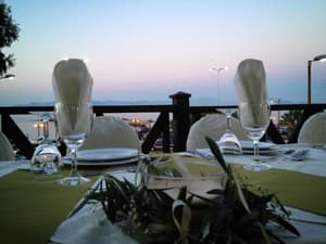 thumbnail: Outdoor dining
