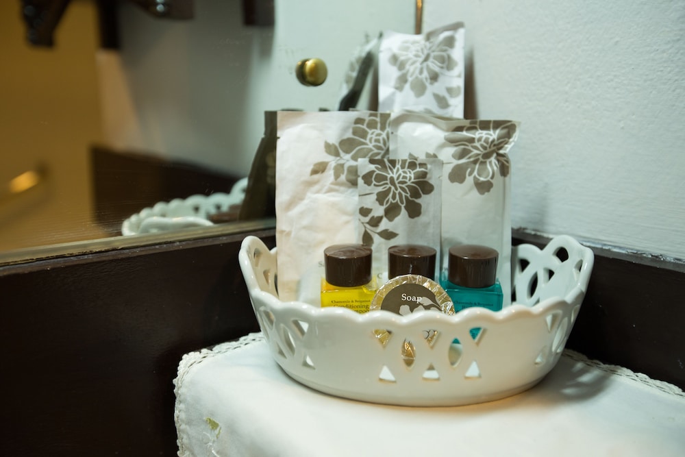 Bathroom amenities