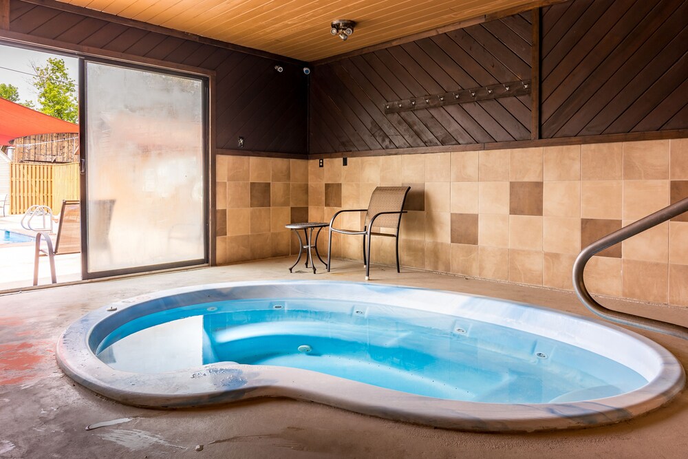Indoor spa tub