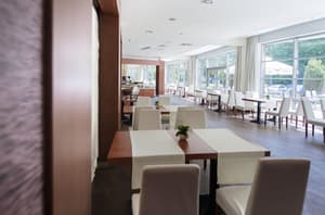 thumbnail: Food court