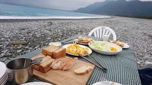 thumbnail: Breakfast area