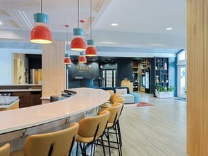thumbnail: Bar (on property)