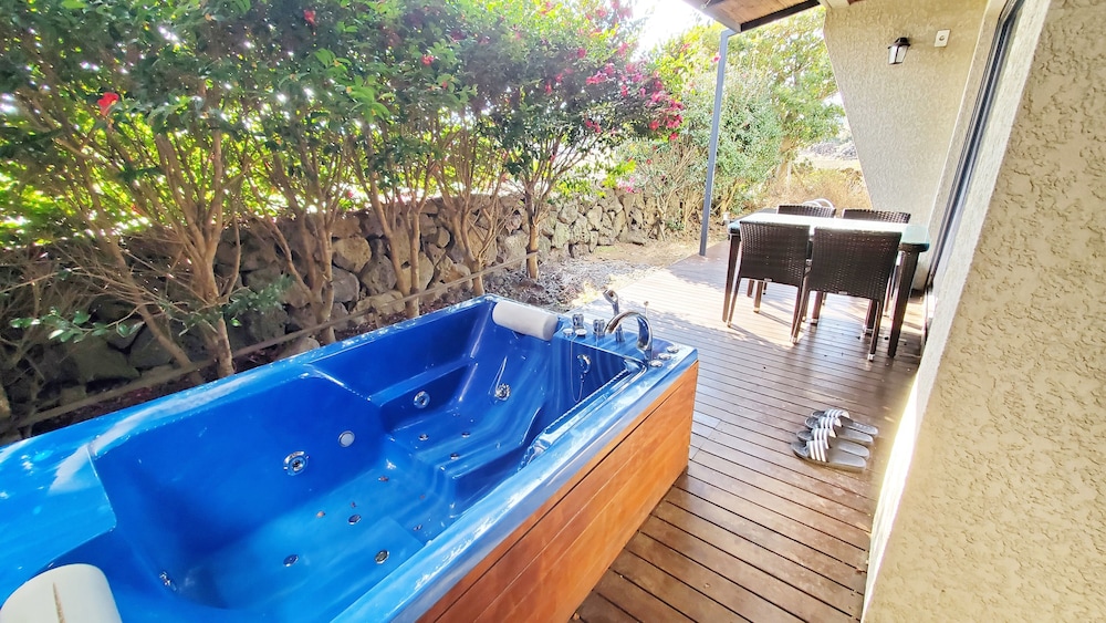 Private pool