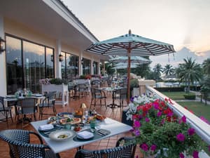 thumbnail: Restaurant