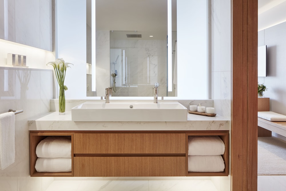 Bathroom sink